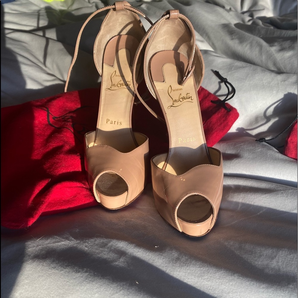 Christian Louboutin Nude Pumps